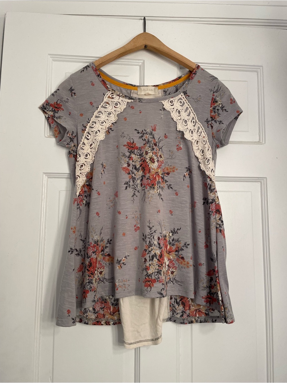 Altar'd State Gray Floral Lace-Trim Short Sleeve Tunic